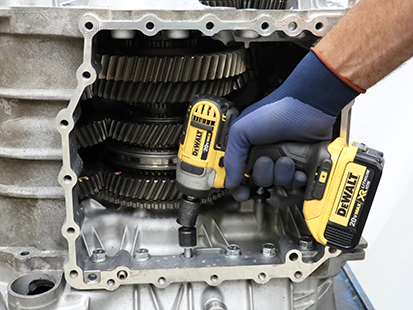 _Graphics/_Raster/TRSM0950_RearHousingCapScrews4.png _Graphics/_Raster/TRSM0950_RearHousingCapScrews4.png