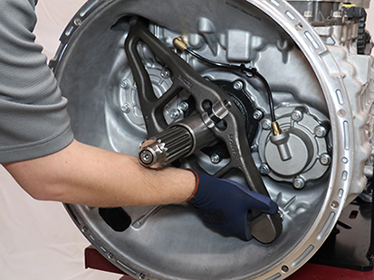 _Graphics/_Raster/TRSM0950_ReleaseBearingYoke_Installation1.png _Graphics/_Raster/TRSM0950_ReleaseBearingYoke_Installation1.png